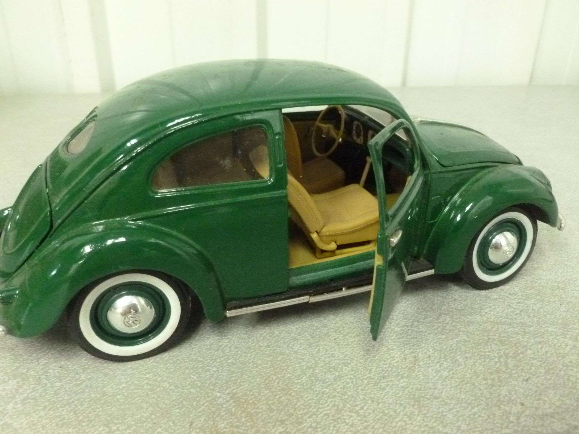 Maisto - 1951 Volkswagen - 1/18th Scale Die Cast Metal Car
