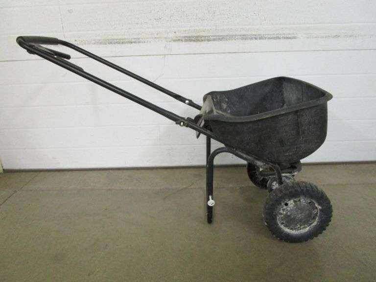 Yardworks Broadcast Spreader