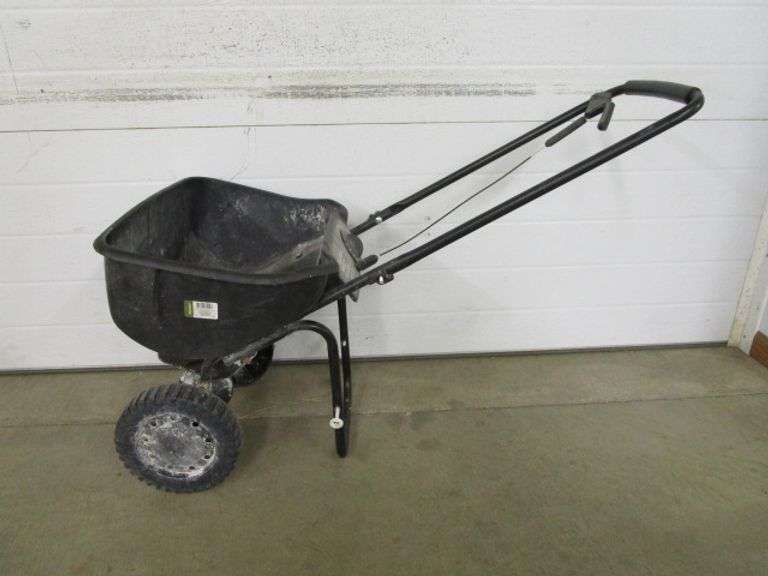 Yardworks Broadcast Spreader