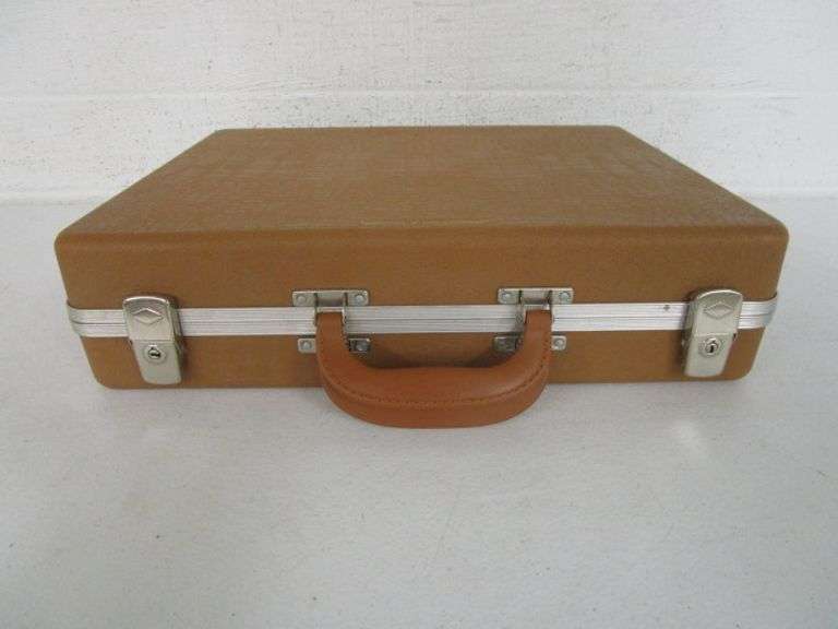 Doskocil Hard Side Hand Gun Case w/Keys - Oberman Auctions