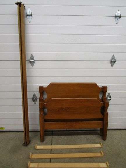Maple Twin Size Bed w/Rails