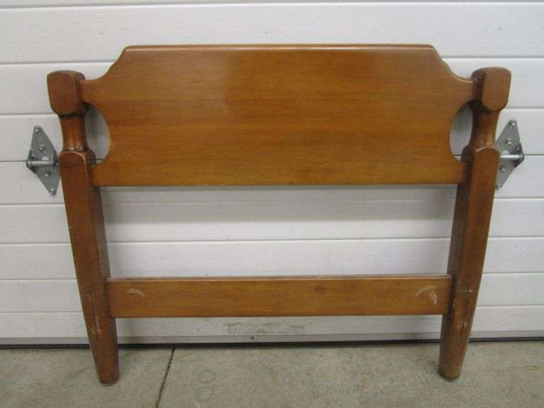 Maple Twin Size Bed w/Rails