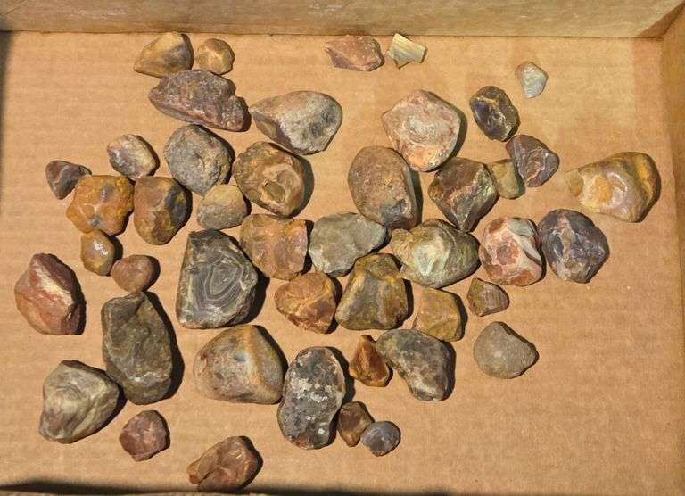 Group Of Collecter Rocks & Some Agates - Oberman Auctions