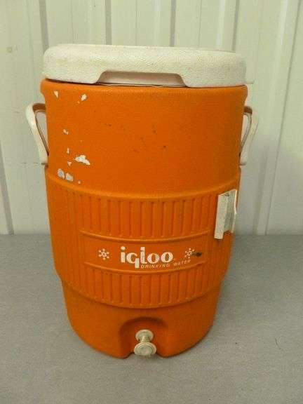 Large Igloo 6 Gallon Drinking Water Cooler