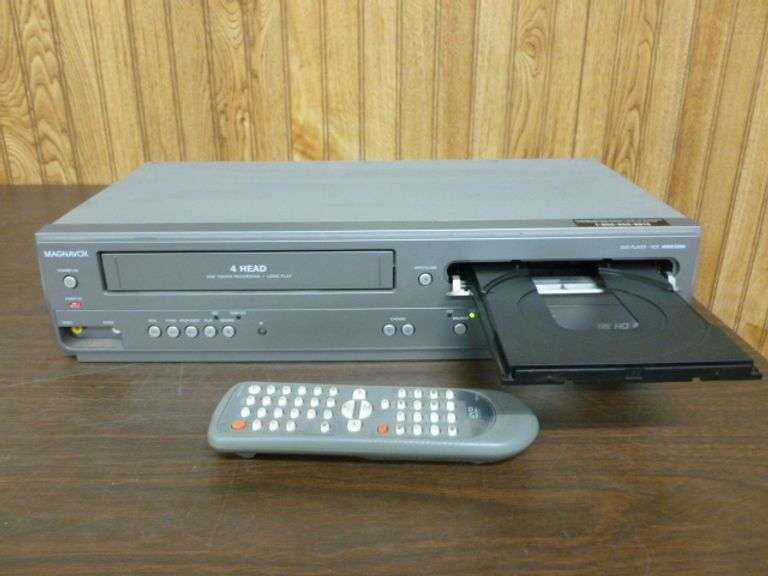 Magnavox DVD Player / VCR Recorder With Remote Model MWD 2206