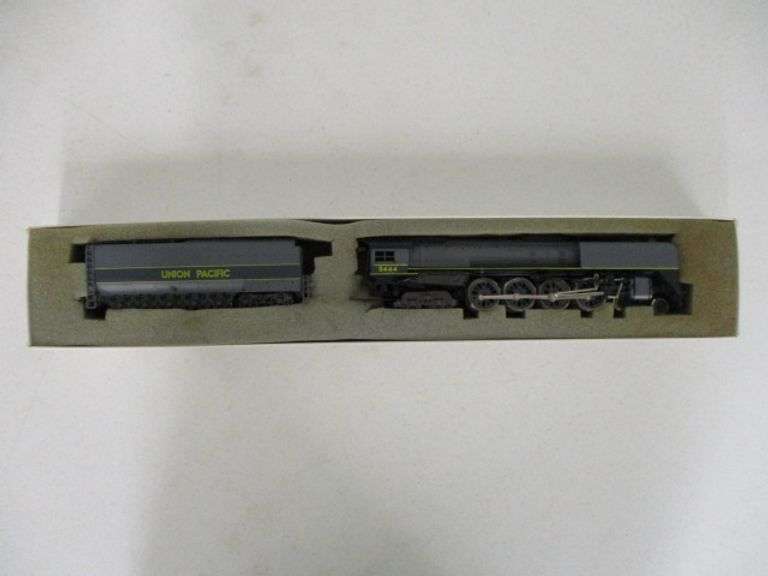 HO Rivarossi Union Pacific 4-8-4 FEF 3 Grey Locomotive 8444