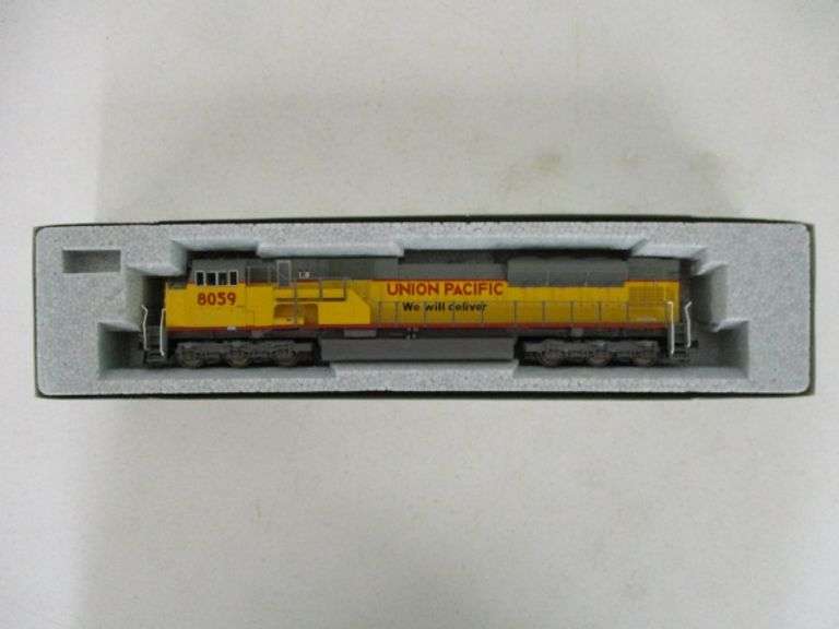 HO Kato Union Pacific SD90/43MAC Locomotive 8059