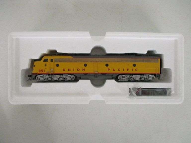 HO Broadway Limited Union Pacific EMD E9A Locomotive 951 (Powered)