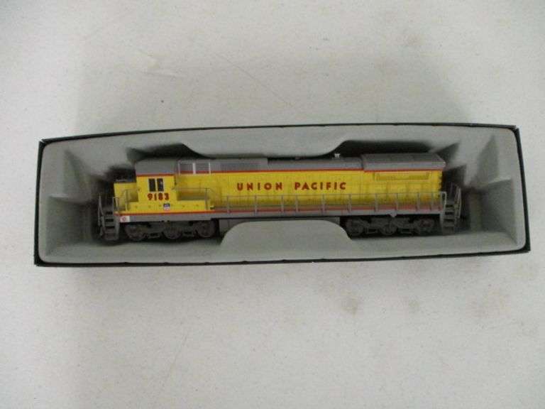 HO Spectrum Union Pacific Dash 8 40C Locomotive 9183