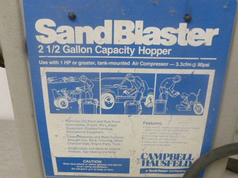 Campbell Hausfeld 2 1/2 Gallon Sand Blaster / With Gun / Sand