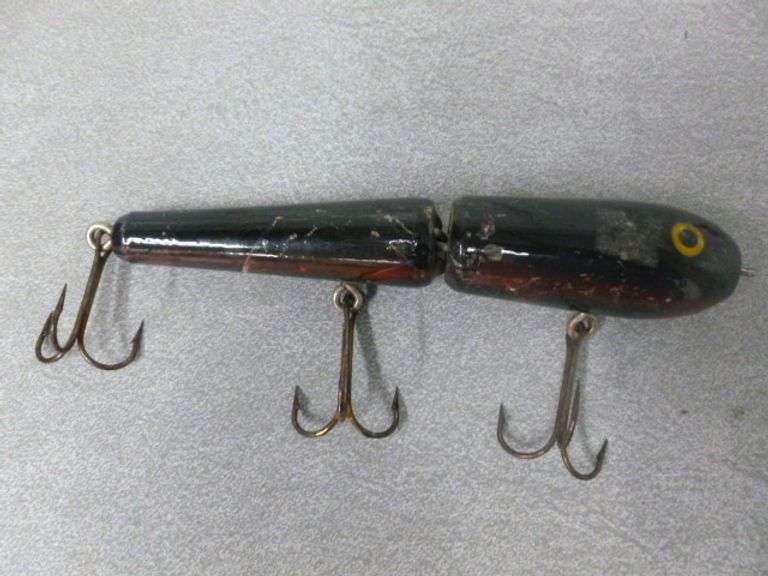 Large Wooden Muskie Crank Bait - 7.5" L