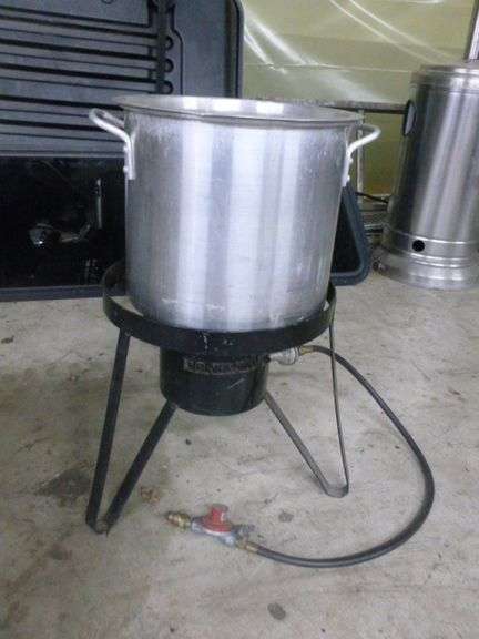 Brinkman Propane Gas Turkey Cooker / With Large Aluminum Turkey Kettle / Accessories