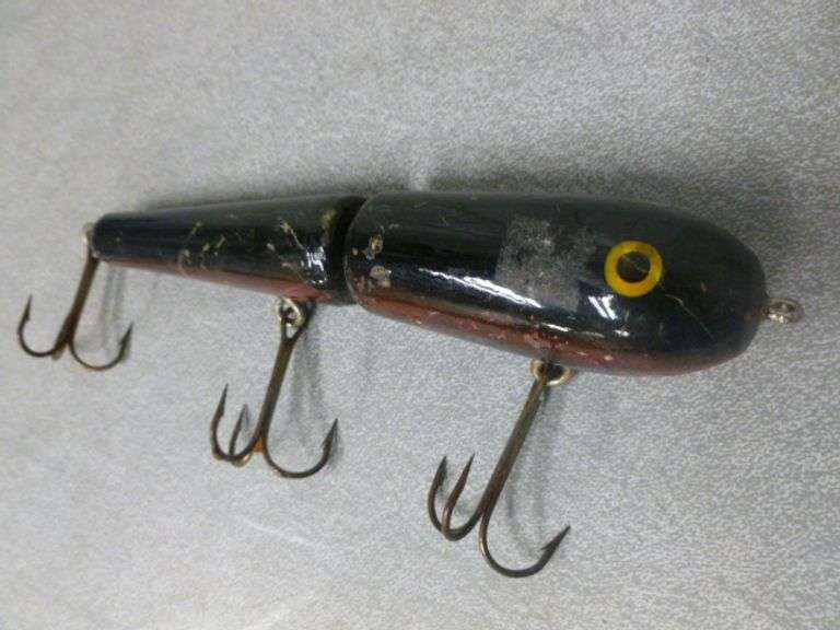 Large Wooden Muskie Crank Bait - 7.5" L