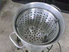 Brinkman Propane Gas Turkey Cooker / With Large Aluminum Turkey Kettle / Accessories