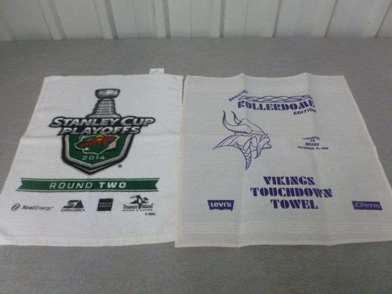 Minnesota Vikings / Wild Stadium Souveneer Items - Wild Round 2 Playoff Towel - 1988 Vikings Towel