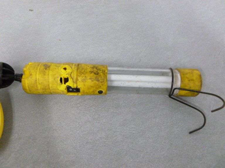 Bayco Mechanics Light With Retractable Cord Model 651
