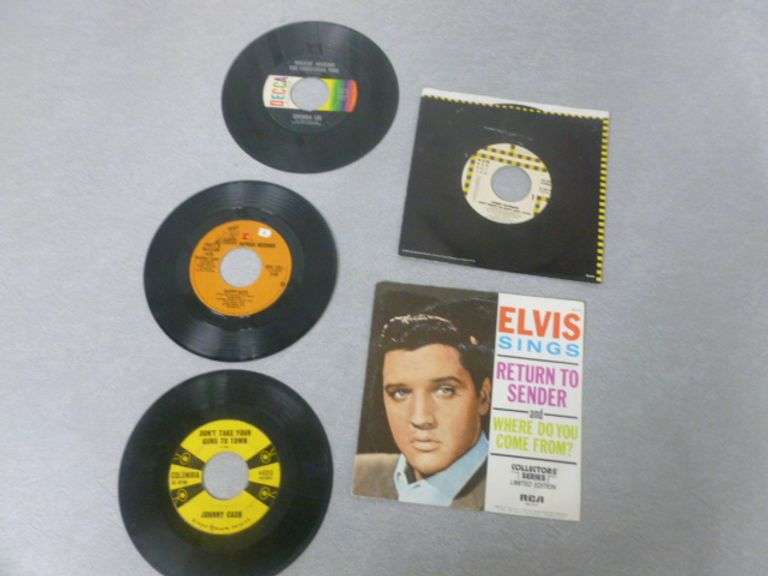 (5) Collectible 45's Records - Elvis / Johnny Cash