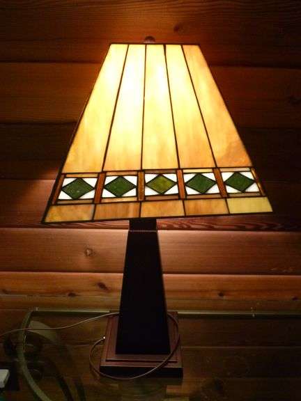 Beautiful Stain Glass End Table Lamp - 25.5" H