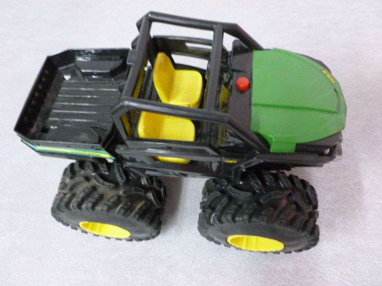 Ertl - John Deere 4 x 4 Toy - 9" L