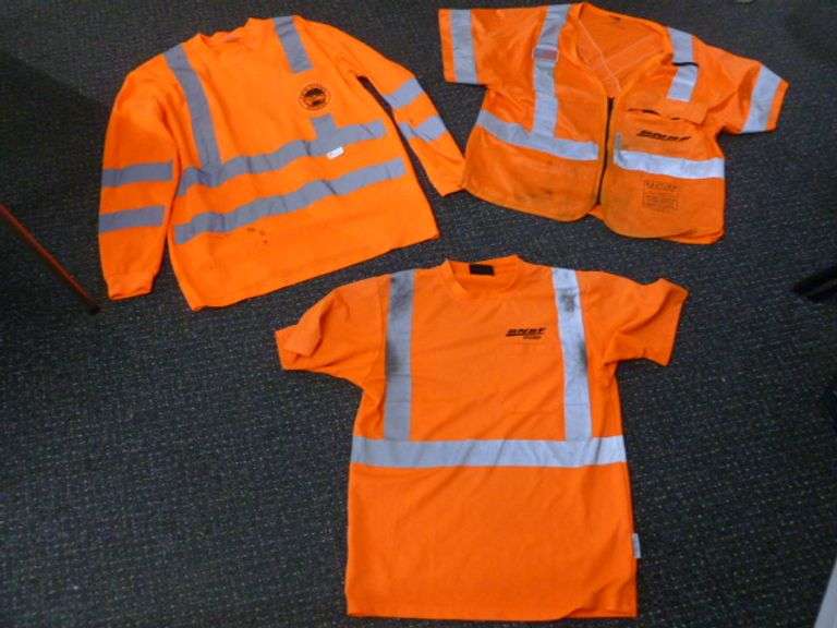 Group Of (3) Burlington Northern / Santa Fe Men's Work Shirts / Vest Size Medium / Large