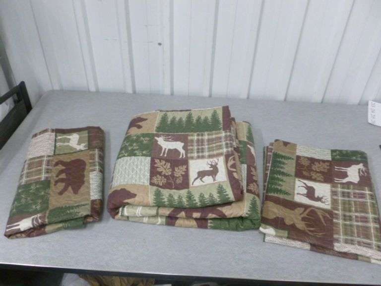 Nice Upnorth Themed Queen Quilt / (2) Pillow Shams
