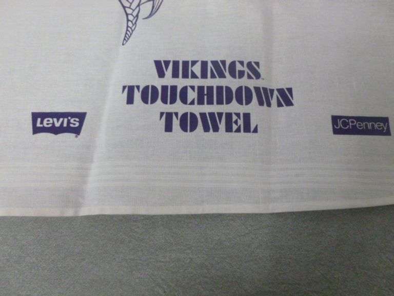 Minnesota Vikings / Wild Stadium Souveneer Items - Wild Round 2 Playoff Towel - 1988 Vikings Towel