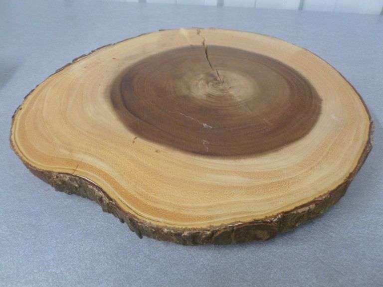 Nice Live Edge / Slabwood Serving Board - 13" Diameter