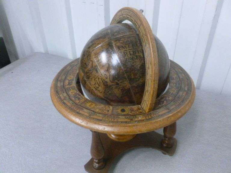 World Globe Themed - Wooden Mantle Decoration