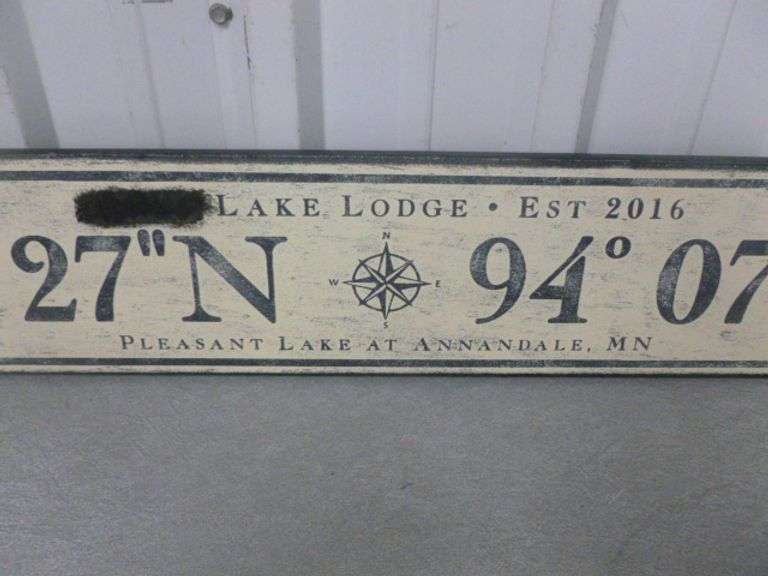 Sign Treasure - Lake Lodge Wooden Sign - 6" x 36" L