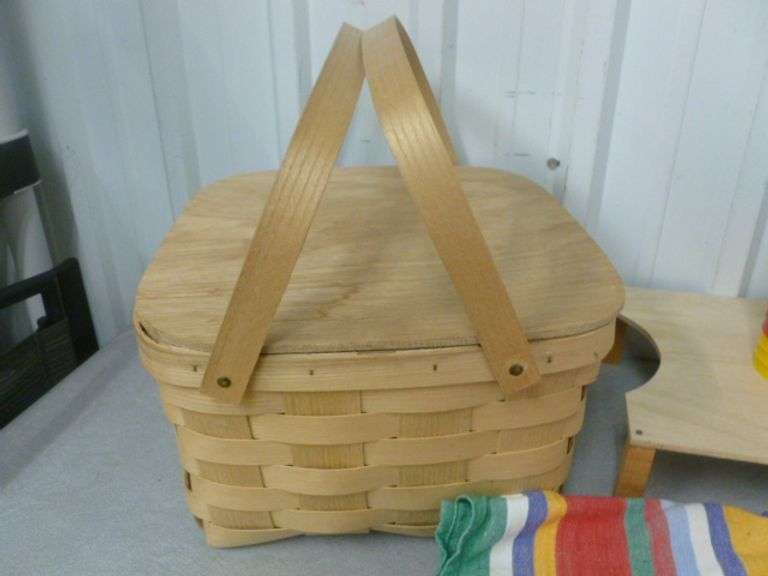 Picnic Basket With Plates / Cups / Related Items