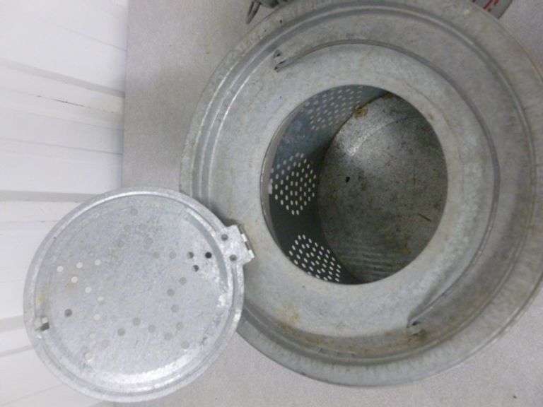 Frabill's Min-O-Life 480 Galvanized Steel Minnow Bucket - Nice