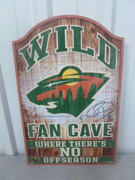 Collectible Minnesota Wild - Fan Cave Sign Autographed By #6