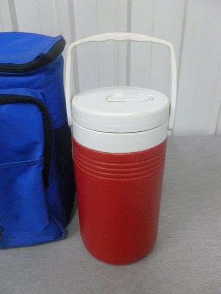 Soft Shell Insulated Lunch Cooler / Coleman 1/2 Gallon Water Jug