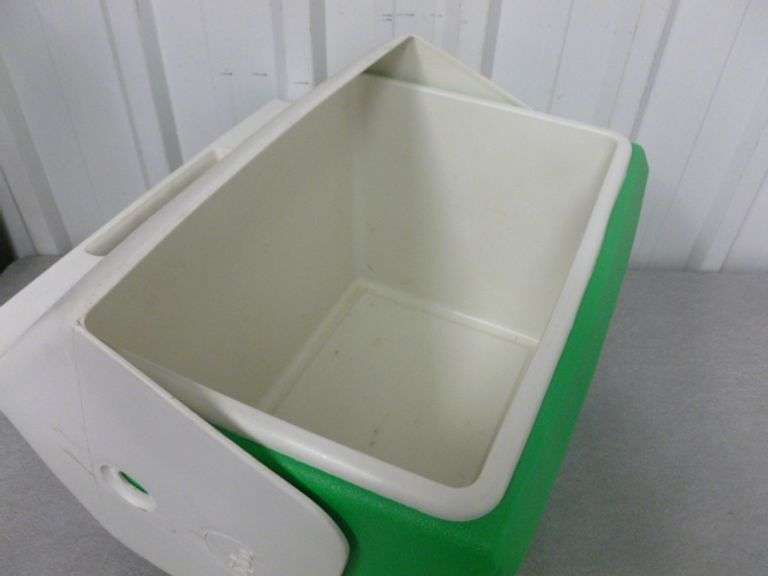 Igloo Playmate - Newport Advertisement Cooler