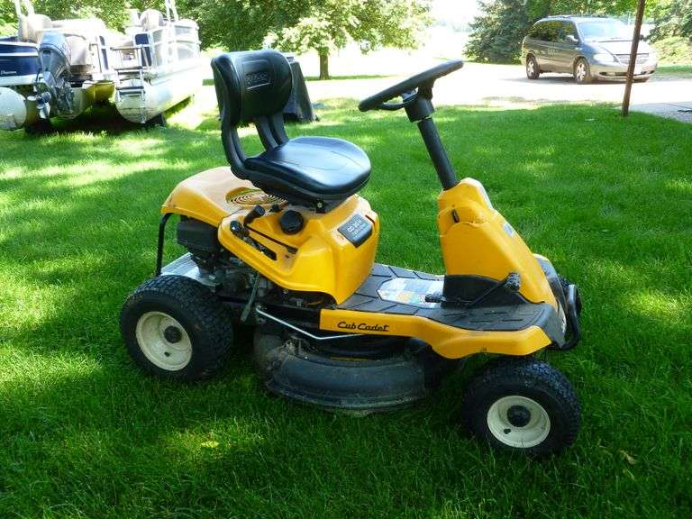 Johannes Auctions - ANNANDALE ONSITE - Cub Cadet, Furniture, Redlins