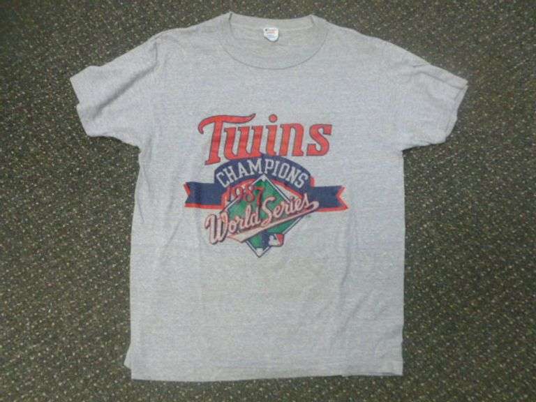 Collectible Minnesota Twins 1987 World Champs Women's Shirt Size Large