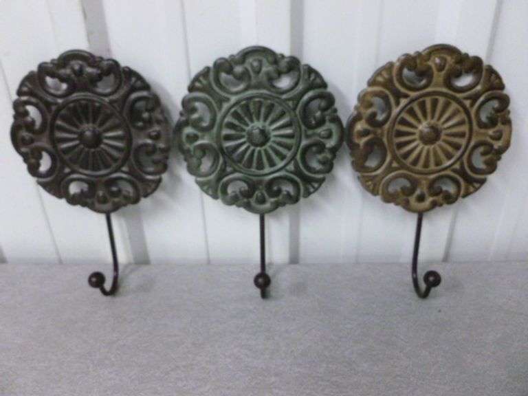 Modern Metal Art Wall Mount Coat Rack - 16" W