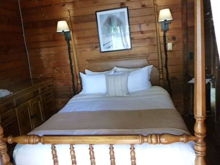 Nice Solid Wood Four Poster Queen/Full Platform Bed Frame - See Description