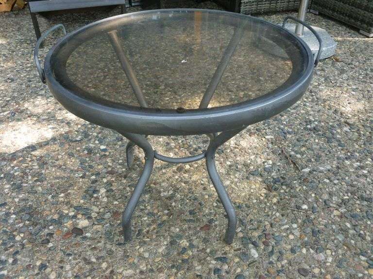Nice Patio Cocktail Table - 22" Round x 20" H