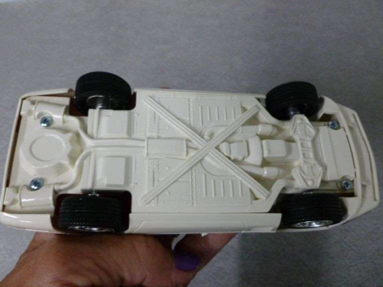 New Collectible Ertl - AMT America Corvette Convertible Dealer Promo Car No. 8923