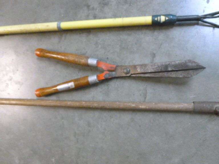 (3) Lawn & Garden Tools - Garden Rake / Telescoping Cultivator / Large Trimmer