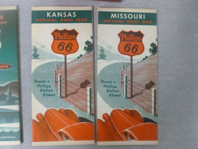 Group Of (6) Vintage Oil Company Road Maps / With Map Organizer Box