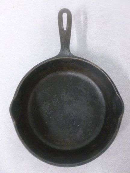 Vintage No. 5 Cast Iron Fry Pan - 8.5" Across - Taiwan