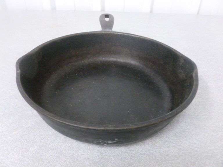 Vintage No. 5 Cast Iron Fry Pan - 8.5" Across - Taiwan