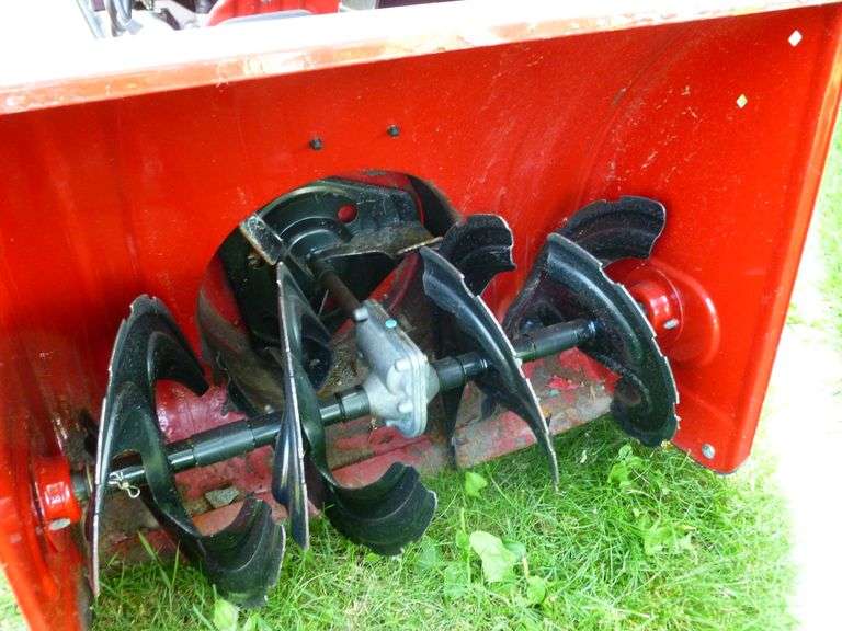 Nice Craftsman E-Z Steer / Gas Snowblower