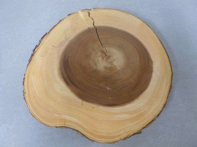 Nice Live Edge / Slabwood Serving Board - 13" Diameter