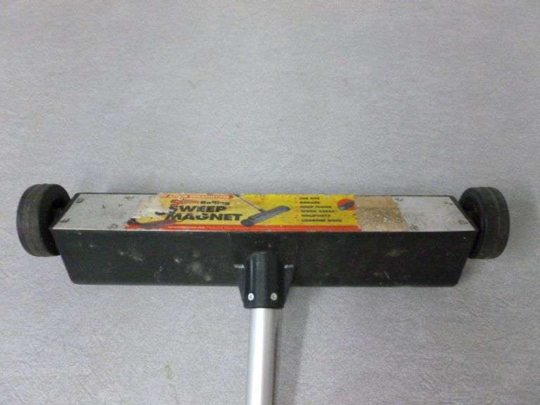 Lehigh - Super Rolling Sweep Magnet - 44" L