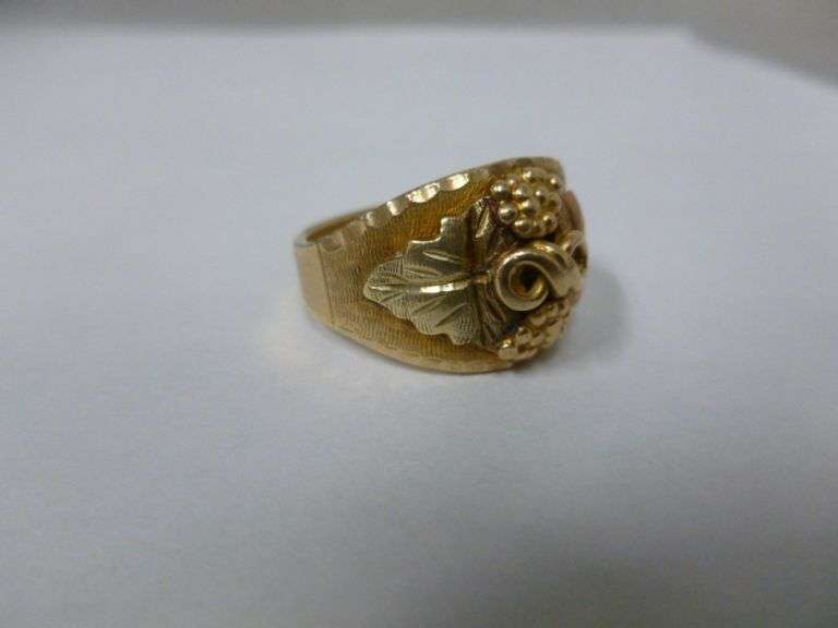 Nice Men's BH Gold 10K Black Hills Gold Ring Size 8 - Weighs 7 Grams