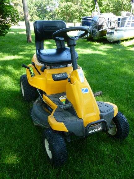 Nice Cub Cadet CC 30 H Hydro Drive Lawn Tractor