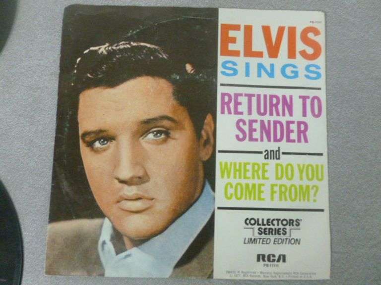(5) Collectible 45's Records - Elvis / Johnny Cash